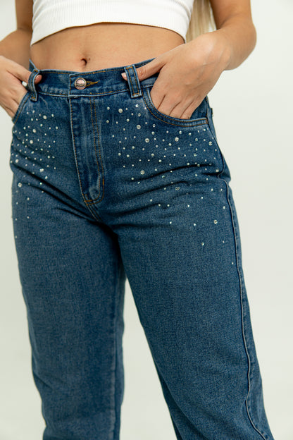 Ref 005A Jean Mom fit, rigido, tiro alto, tono azul, aplique piedras brillo